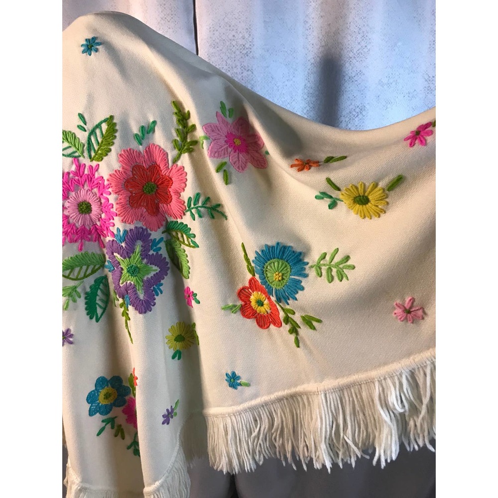πππSOLD Vintage Hand Embroidered Large Cream Wool Shawl - Picture 2 of 7